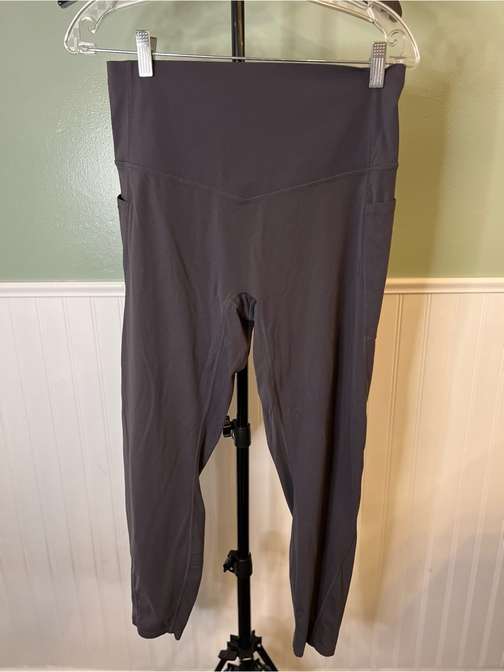 HALARA High-Waist Dark Charcoal Gray Leggings with Side Pockets